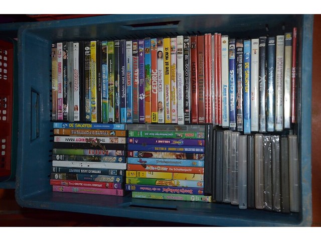 4 kisten gevuld met ca. 320 dvd's - afbeelding 4 van  5