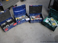 4 koffers met inhoud - afbeelding 1 van  3