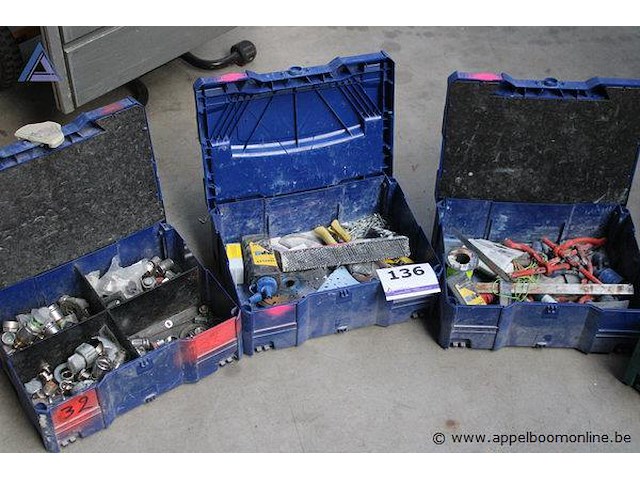 4 koffers met inhoud - afbeelding 2 van  3