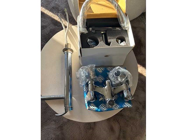 4 kranen -sanitair (4x) - afbeelding 1 van  3