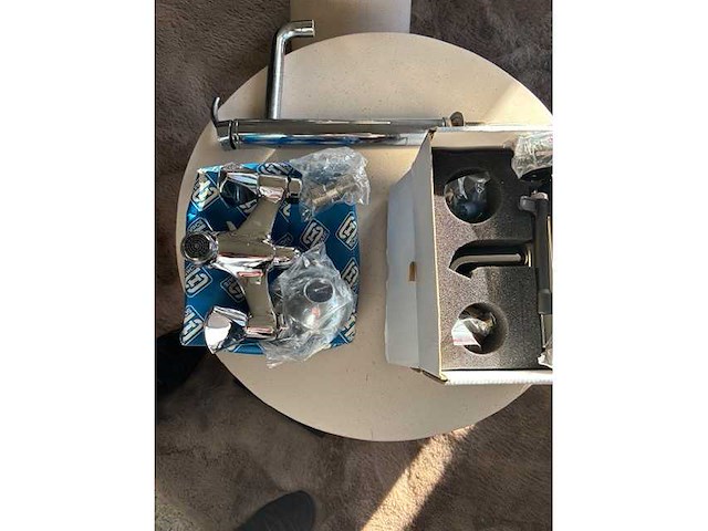 4 kranen -sanitair (4x) - afbeelding 2 van  3