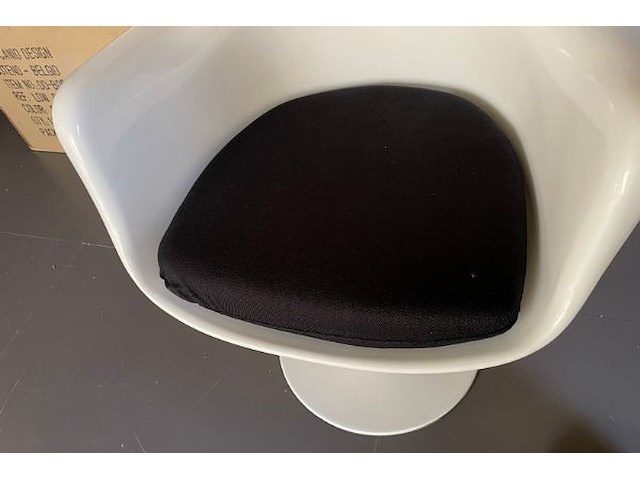 4 kuipstoelen - afbeelding 4 van  6