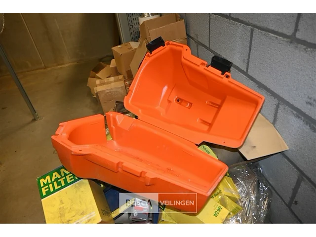 ± 4 lege kettingzaagboxen stihl - afbeelding 3 van  4