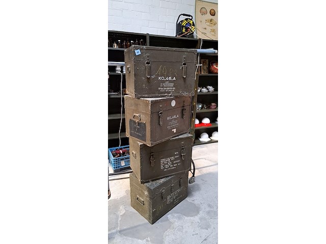 4 legerkoffers - afbeelding 1 van  2