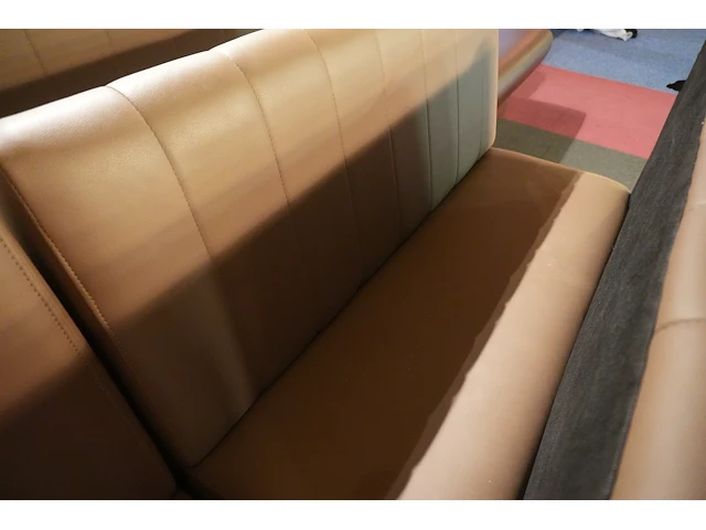 4 lichtbruine zitbanken + 1 hoekelement (120 x 60 x h94 cm) - afbeelding 2 van  4
