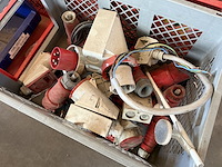 4 magazijnbakken met inhoud - afbeelding 1 van  3
