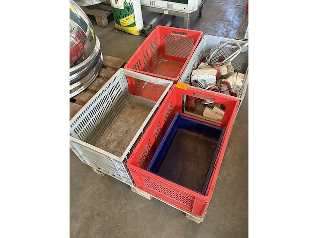 4 magazijnbakken met inhoud - afbeelding 3 van  3