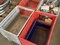 4 magazijnbakken met inhoud - afbeelding 3 van  3