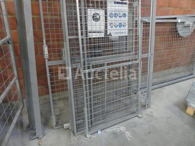 4 metalen deuren en barrières - afbeelding 1 van  9