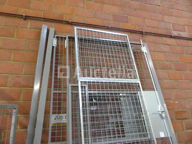 4 metalen deuren en barrières - afbeelding 2 van  9