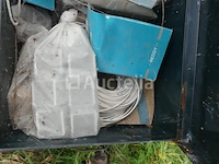 4 metalen kisten met inhoud - afbeelding 2 van  12