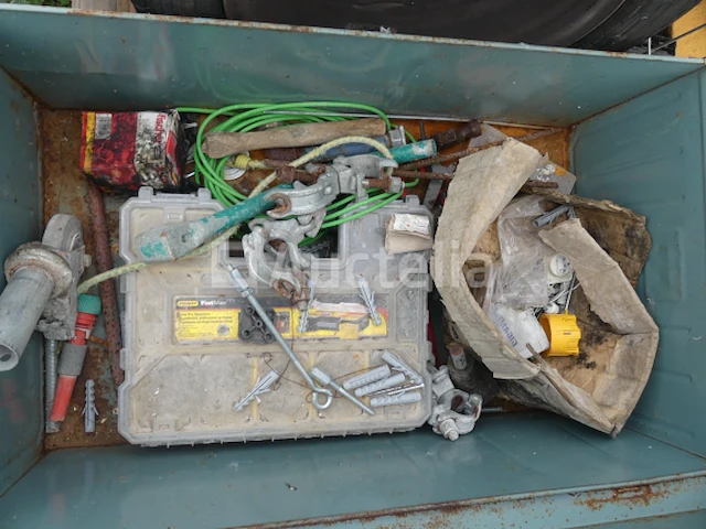 4 metalen kisten met inhoud - afbeelding 3 van  12