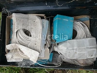 4 metalen kisten met inhoud - afbeelding 4 van  12