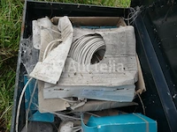 4 metalen kisten met inhoud - afbeelding 6 van  12