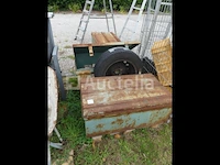 4 metalen kisten met inhoud - afbeelding 7 van  12