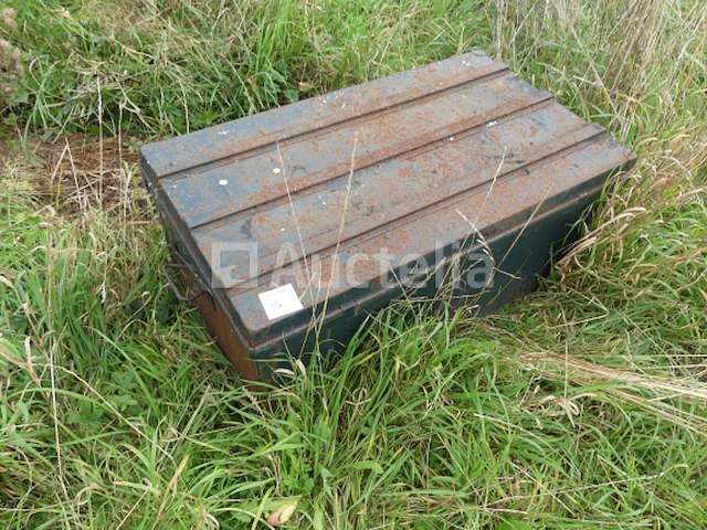4 metalen kisten met inhoud - afbeelding 10 van  12