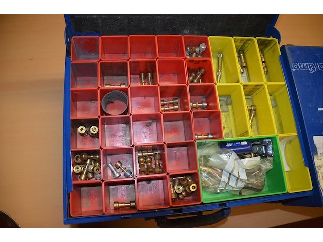 4 metalen koffers vulkan lokring met koppelstukken (b423) - afbeelding 1 van  10