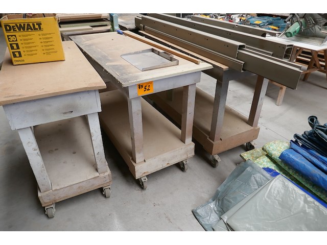 4 mobiele houten werktafels + kabelgoten - afbeelding 1 van  4