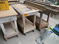 4 mobiele houten werktafels + kabelgoten - afbeelding 1 van  4