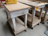 4 mobiele houten werktafels + kabelgoten - afbeelding 2 van  4