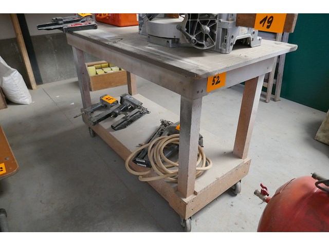 4 mobiele houten werktafels + kabelgoten - afbeelding 4 van  4