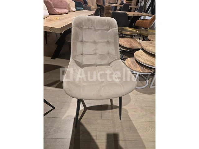 4 nieuwe beige fluwelen stoelen - afbeelding 1 van  1