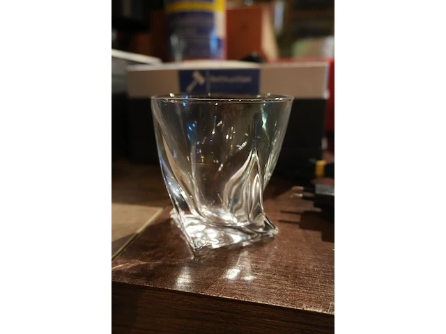 4 nieuwe glazen in doos - afbeelding 1 van  3