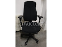 4 ongelijke bureaustoelen - afbeelding 4 van  7