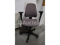 4 ongelijke bureaustoelen - afbeelding 3 van  6