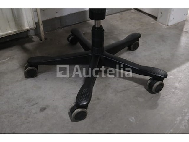 4 ongelijke bureaustoelen - afbeelding 4 van  6