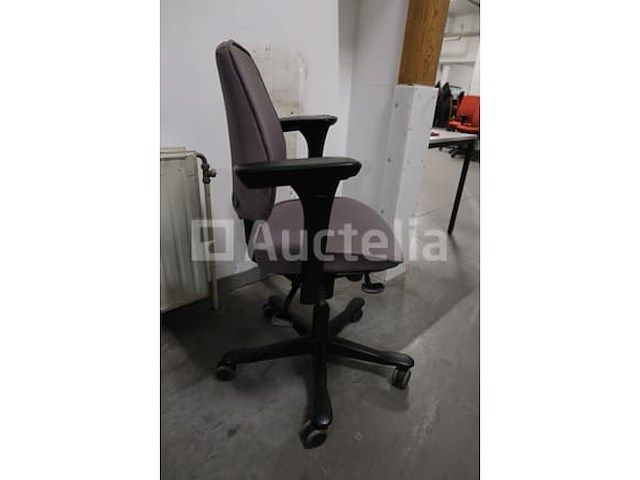 4 ongelijke bureaustoelen - afbeelding 5 van  6