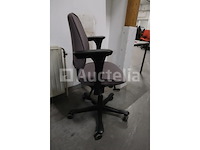 4 ongelijke bureaustoelen - afbeelding 5 van  6