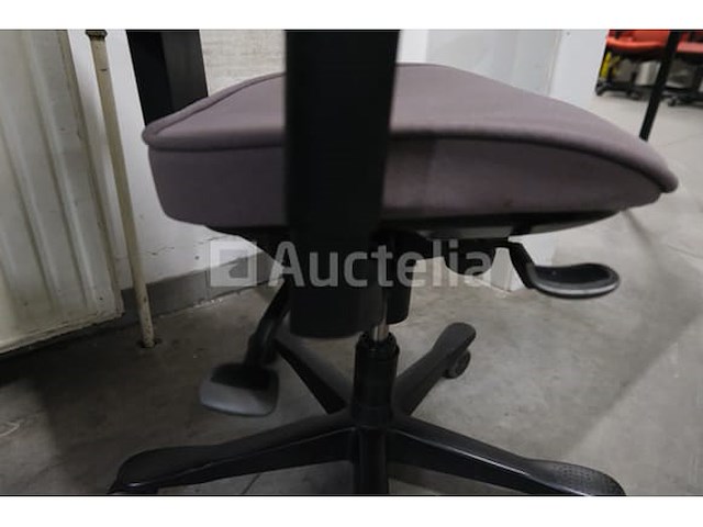 4 ongelijke bureaustoelen - afbeelding 6 van  6