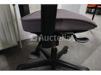 4 ongelijke bureaustoelen - afbeelding 6 van  6