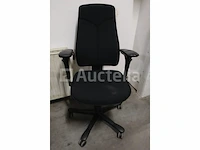 4 ongelijke bureaustoelen - afbeelding 4 van  7