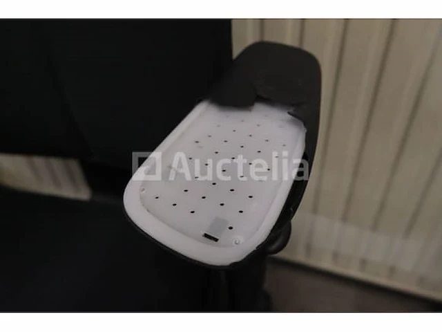4 ongelijke bureaustoelen - afbeelding 7 van  7