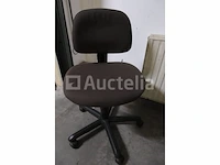 4 ongelijke bureaustoelen - afbeelding 1 van  6