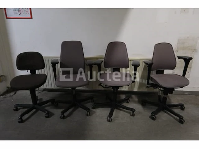 4 ongelijke bureaustoelen - afbeelding 2 van  6