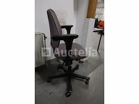 4 ongelijke bureaustoelen - afbeelding 5 van  6