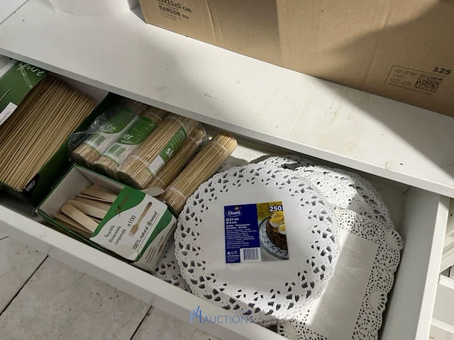 4 opbergkasten met inhoud - afbeelding 9 van  20