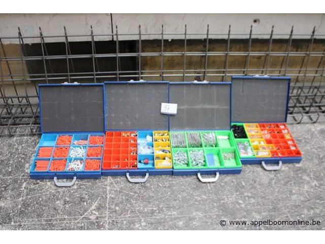 4 opbergkoffers met inhoud - afbeelding 1 van  4