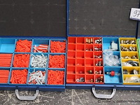 4 opbergkoffers met inhoud - afbeelding 2 van  4