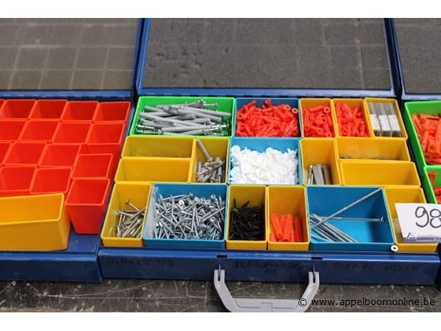 4 opbergkoffers met inhoud - afbeelding 2 van  4