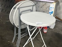 4 opvouwbare ronde tafels.