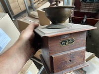4 oude koffiemolens - afbeelding 7 van  8