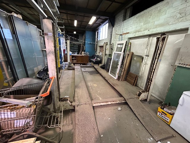 4-paals hefbrug 4.5 ton - afbeelding 1 van  8