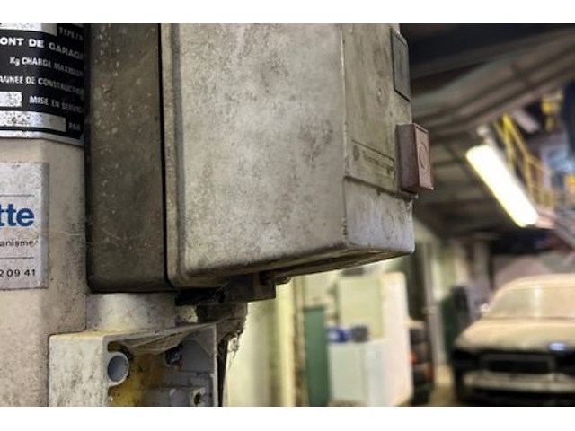 4-paals hefbrug 4.5 ton - afbeelding 7 van  8