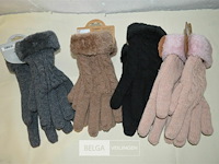 4 paar handschoenen div kleuren