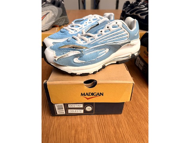 4 paar schoenen, licht beschadigd - afbeelding 3 van  5