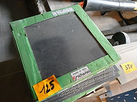 4 pakken tegels 45x45 cm + stapel laminaat - afbeelding 2 van  5